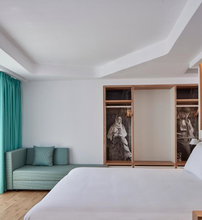 4* Olive Green Hotel